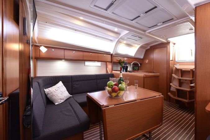 Bavaria Cruiser 37 | Luka