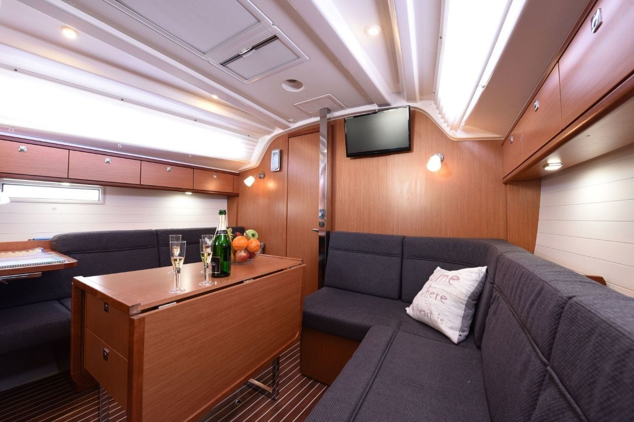 Bavaria Cruiser 37 | Luka