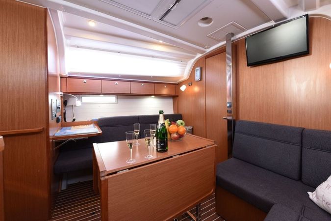 Bavaria Cruiser 37 | Luka