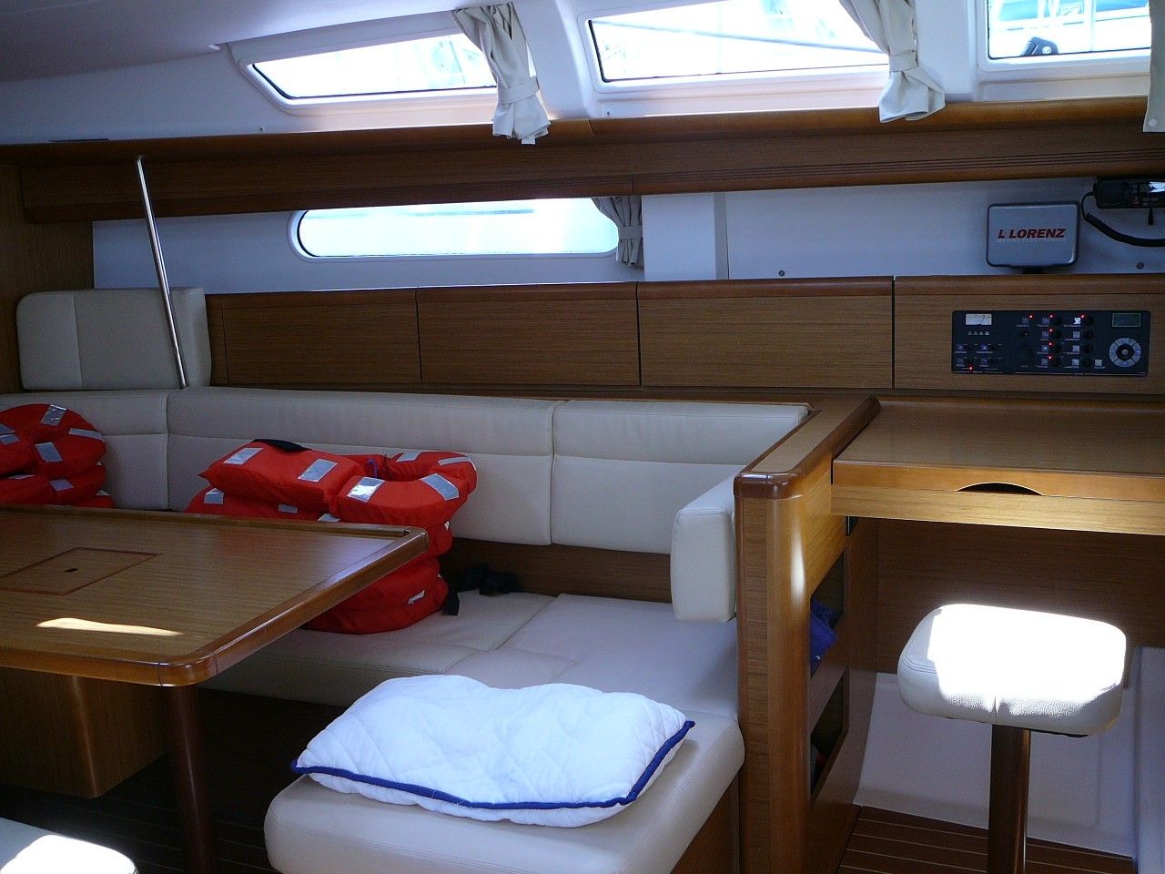 Jeanneau Sun Odyssey 49 | Vila 1