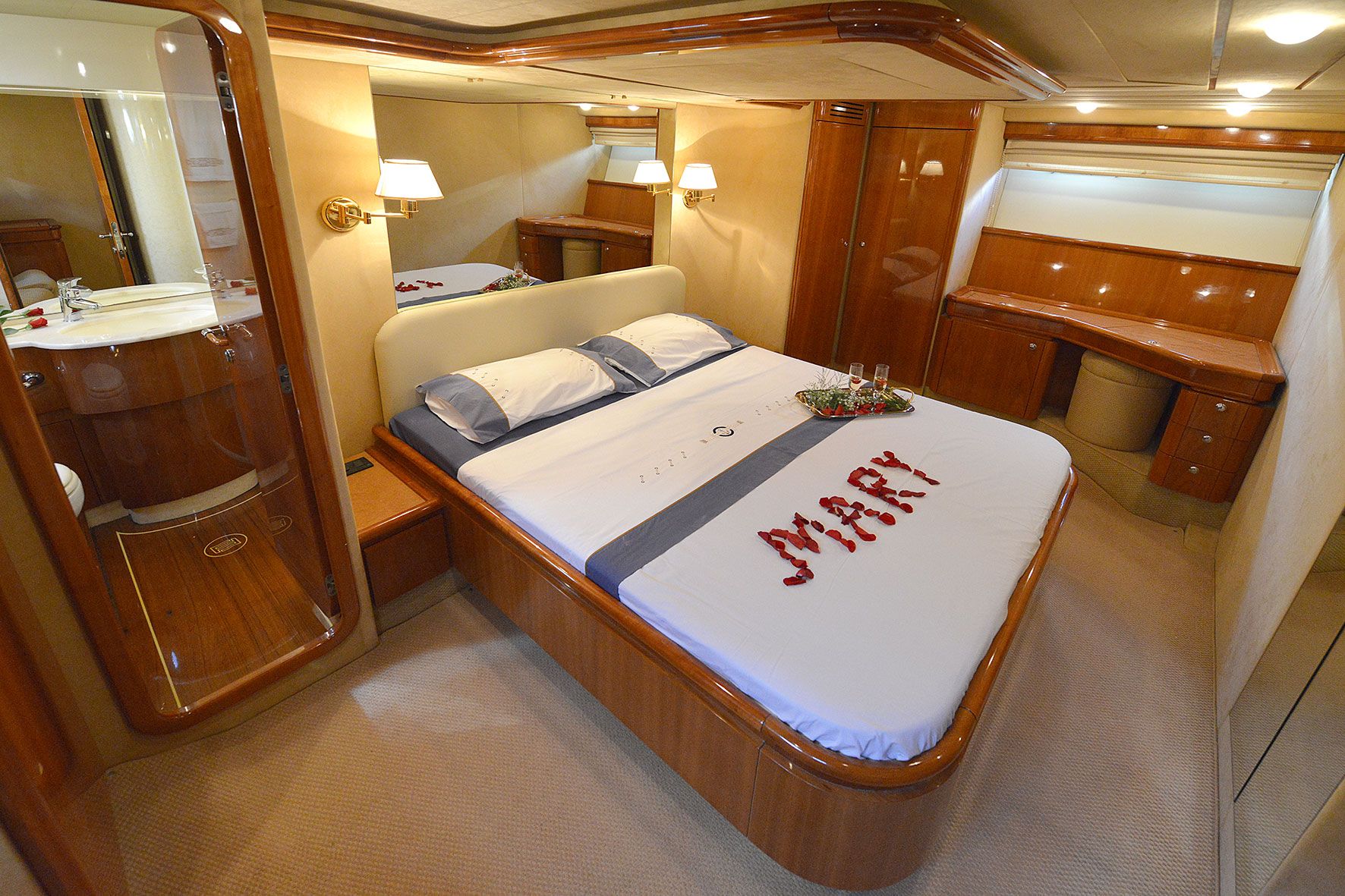 Ferretti 68 | Mary