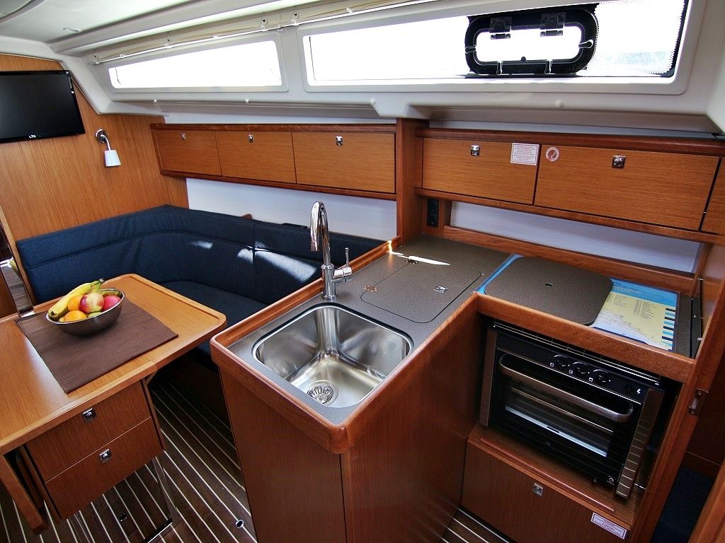 Bavaria Cruiser 34 | Vita