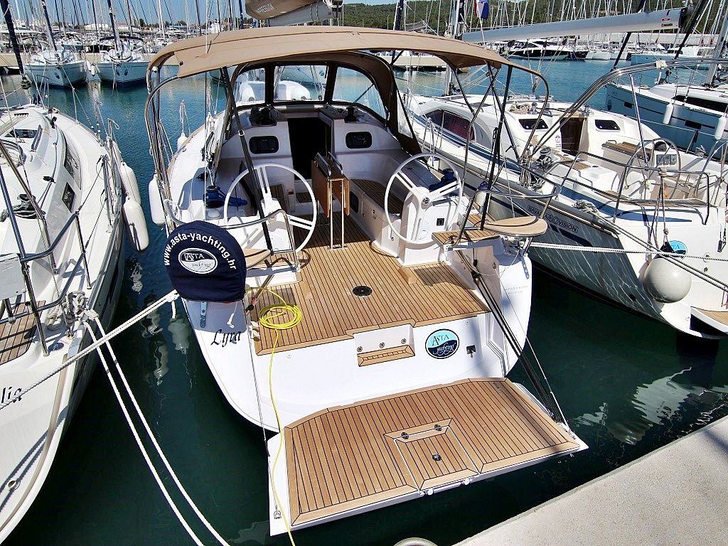 Elan 40 | Lyra