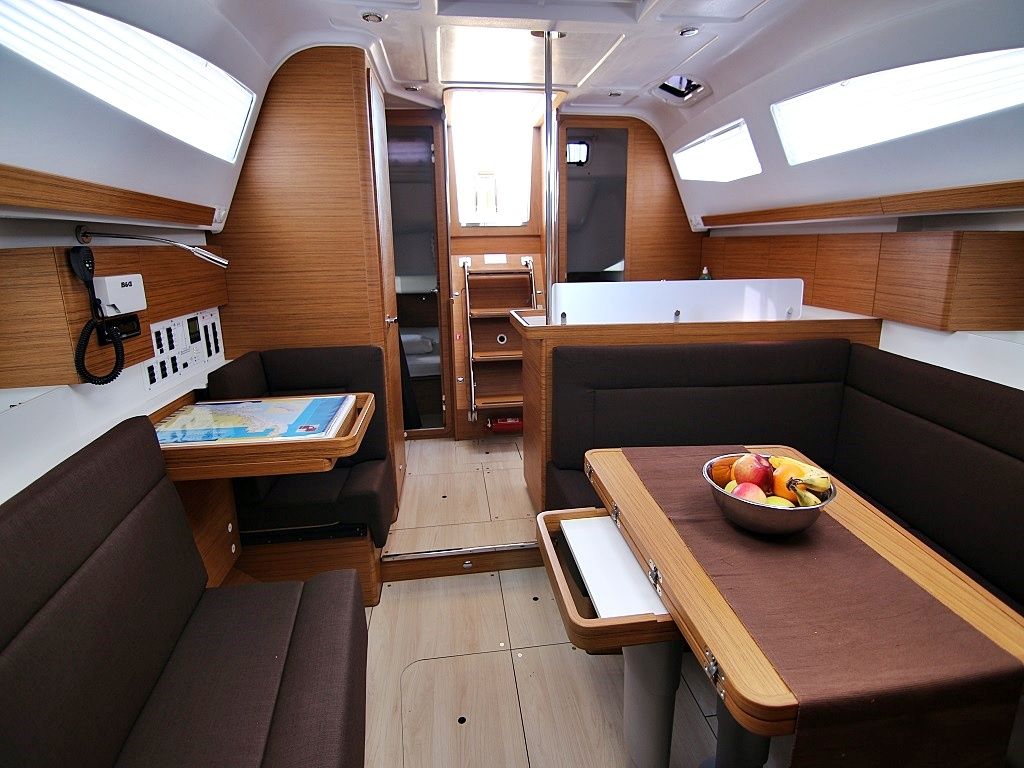 Elan 40 | Lyra