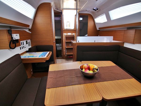 Elan 40 | Lyra