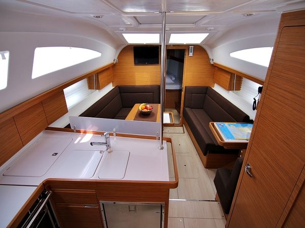 Elan 40 | Lyra