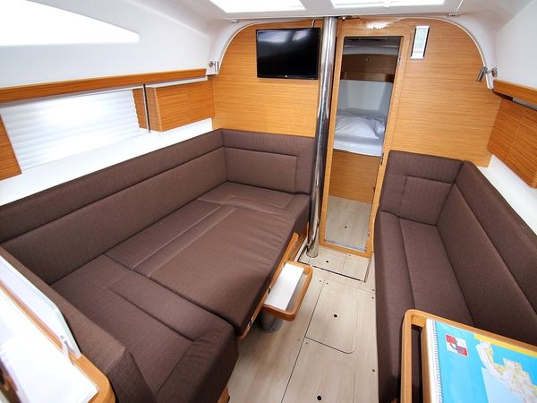 Elan 40 | Lyra
