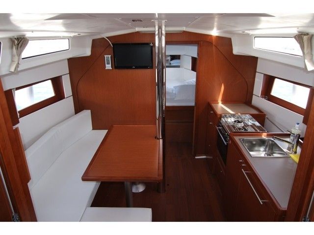 Beneteau Oceanis 38 | Aura