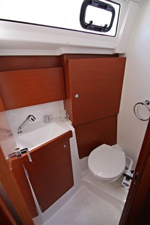 Beneteau Oceanis 38 | Aura