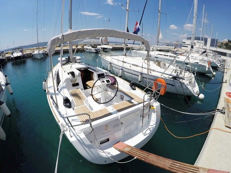 Beneteau Oceanis 31 | Honey