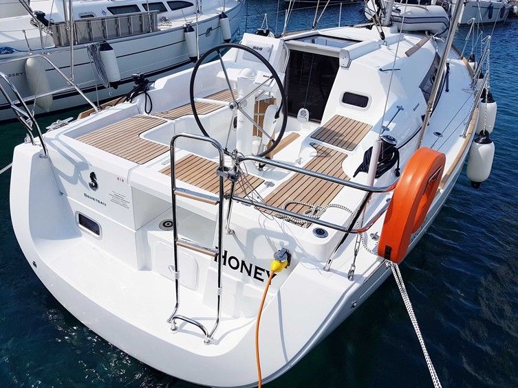 Beneteau Oceanis 31 | Honey
