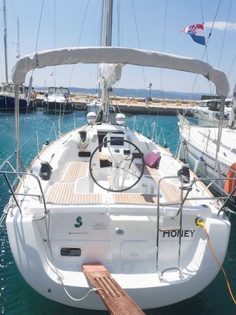 Beneteau Oceanis 31 | Honey
