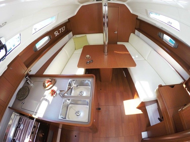 Beneteau Oceanis 31 | Honey