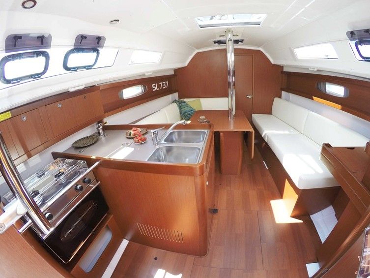 Beneteau Oceanis 31 | Honey