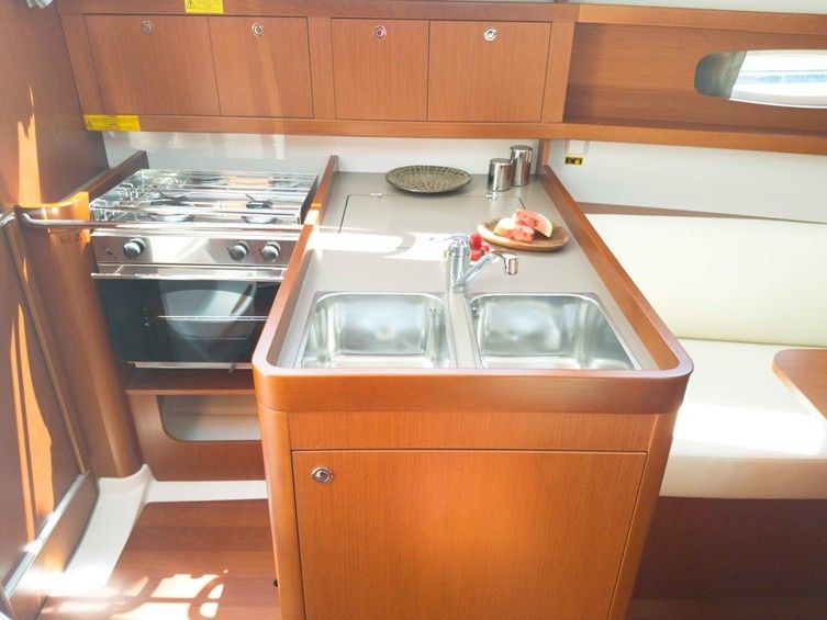 Beneteau Oceanis 31 | Honey