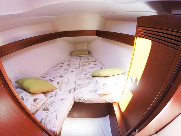 Beneteau Oceanis 31 | Honey