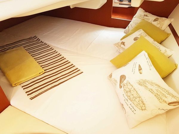 Beneteau Oceanis 31 | Honey