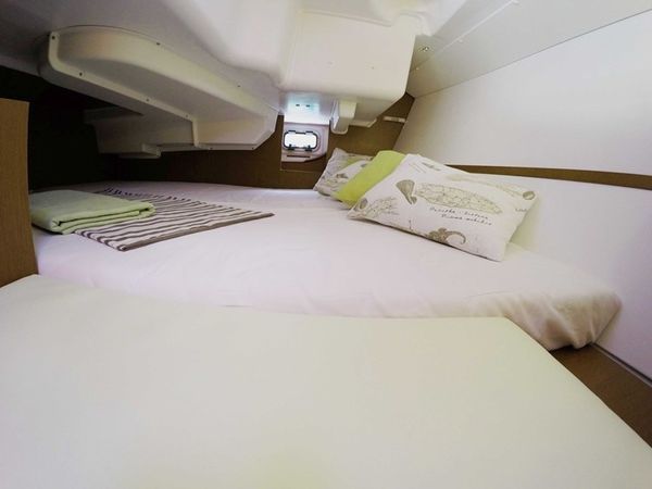 Beneteau Oceanis 31 | Honey