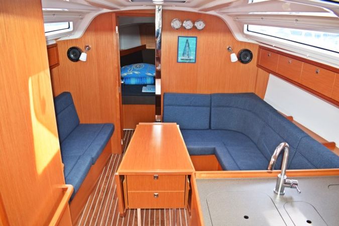 Bavaria Cruiser 37 | Zaklopatica