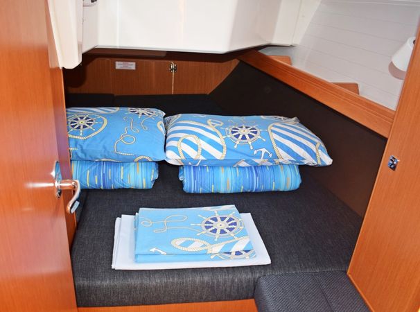 Bavaria Cruiser 37 | Zaklopatica