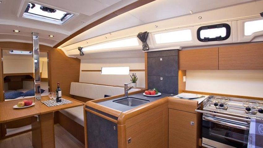 Jeanneau Sun Odyssey 349 | SheShe