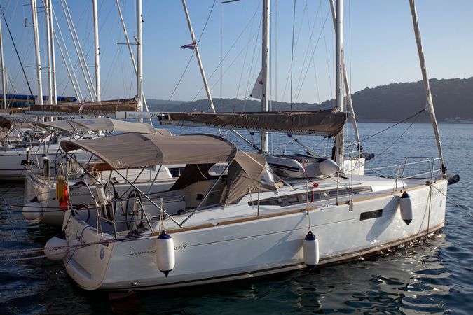Jeanneau Sun Odyssey 349 | SheShe