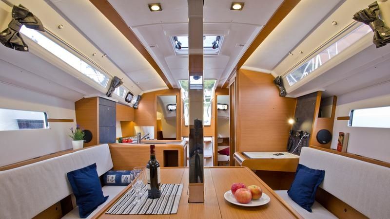 Jeanneau Sun Odyssey 349 | SheShe