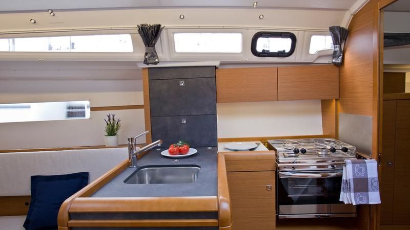 Jeanneau Sun Odyssey 349 | SheShe