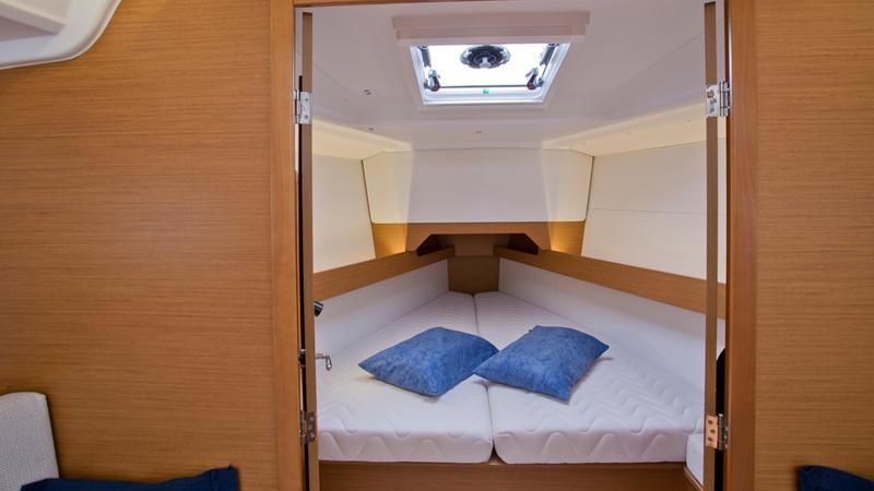 Jeanneau Sun Odyssey 349 | SheShe