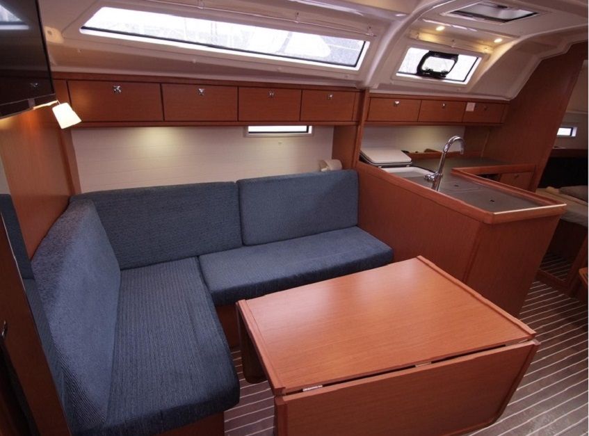 Bavaria Cruiser 37 | Jugo