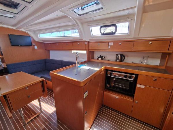 Bavaria Cruiser 37 | Polo