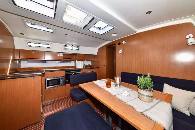 Bavaria Cruiser 45 | Controvento