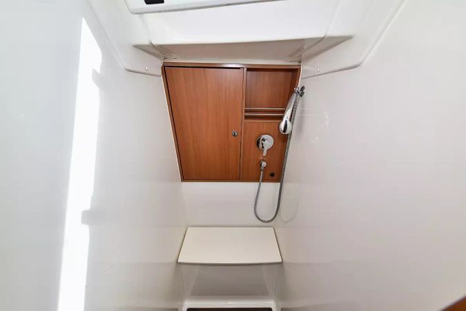 Bavaria Cruiser 45 | Controvento