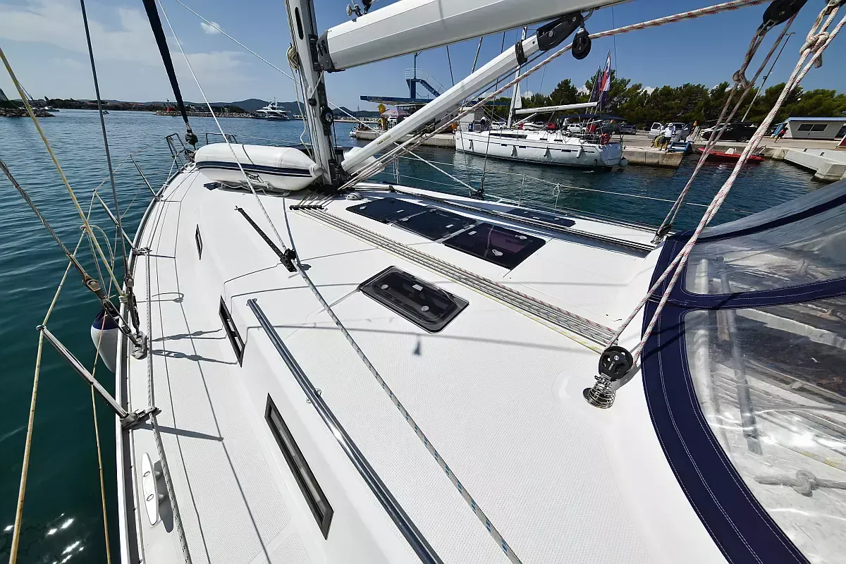 Bavaria Cruiser 45 | Controvento