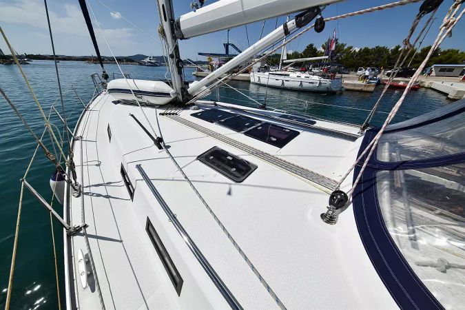 Bavaria Cruiser 45 | Controvento