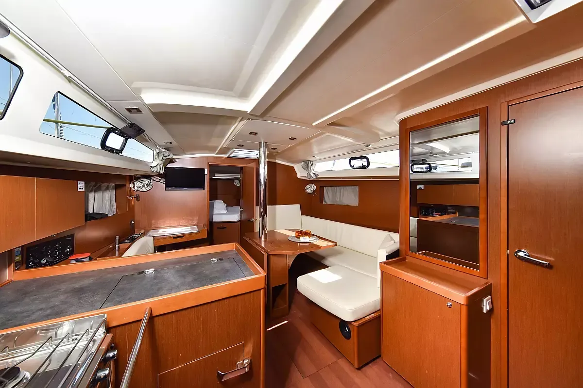 Beneteau Oceanis 41.1 | 4Play