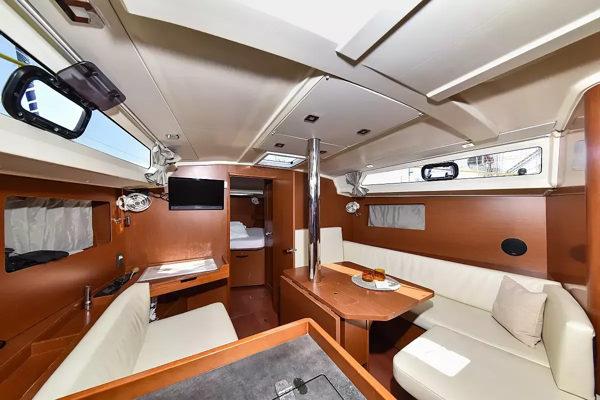 Beneteau Oceanis 41.1 | 4Play
