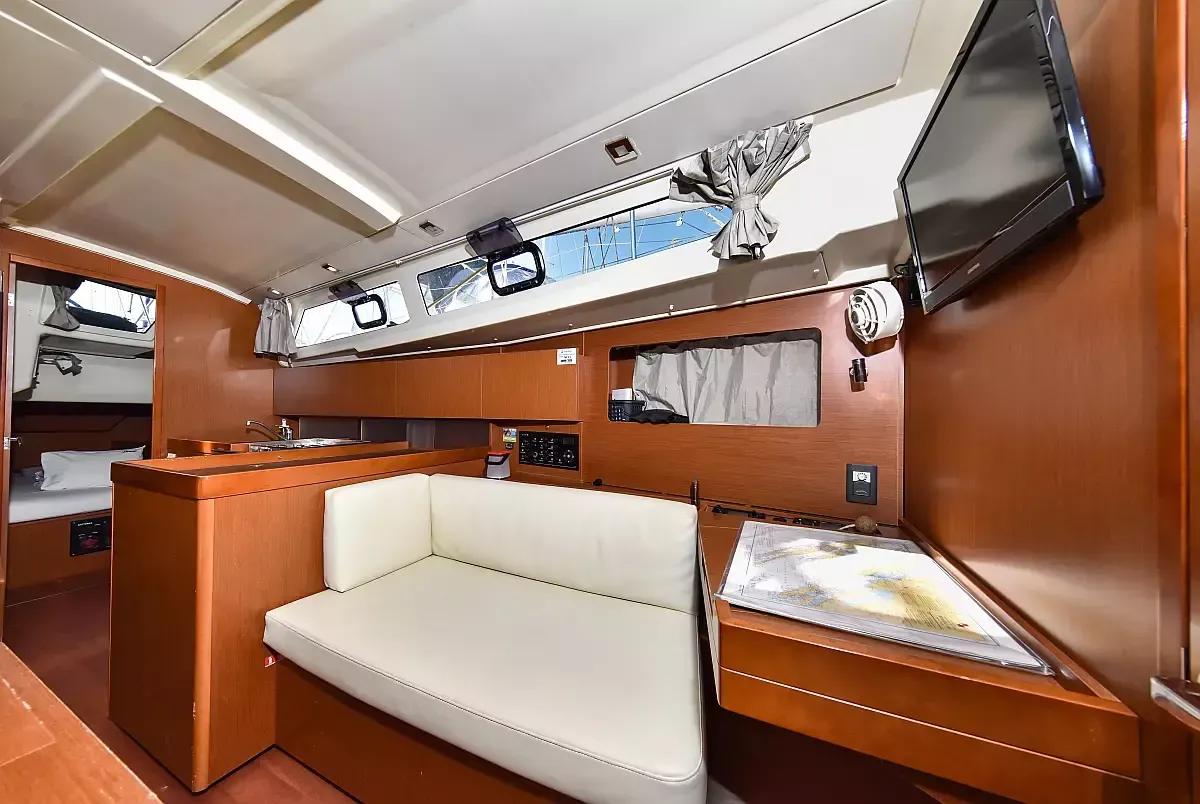 Beneteau Oceanis 41.1 | 4Play