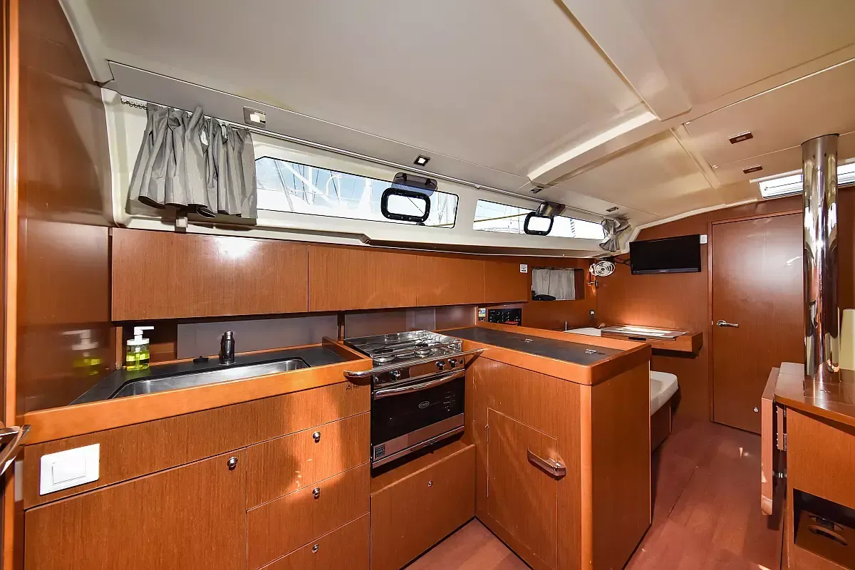 Beneteau Oceanis 41.1 | 4Play