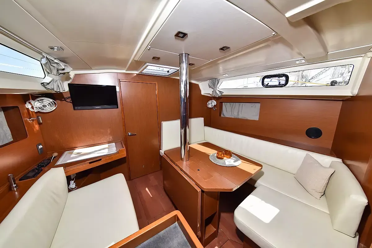 Beneteau Oceanis 41.1 | 4Play