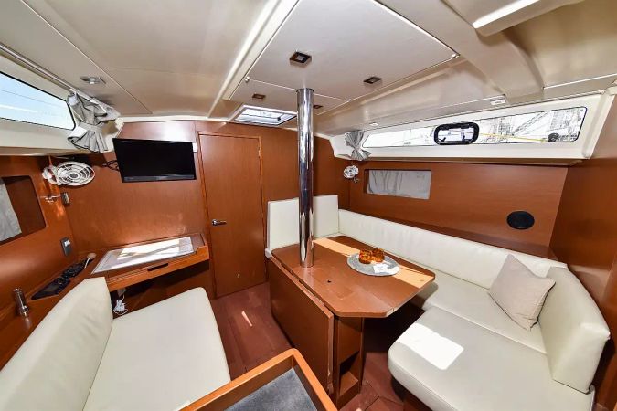 Beneteau Oceanis 41.1 | 4Play