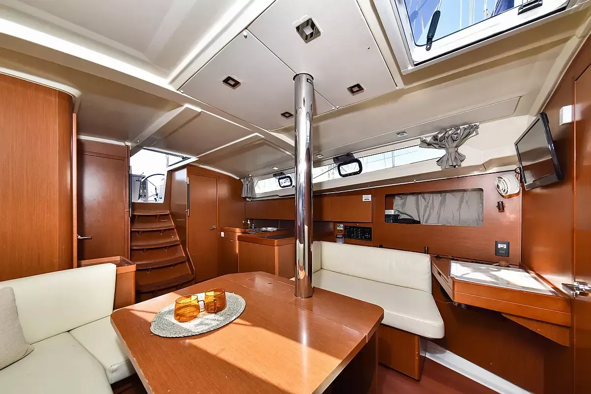 Beneteau Oceanis 41.1 | 4Play