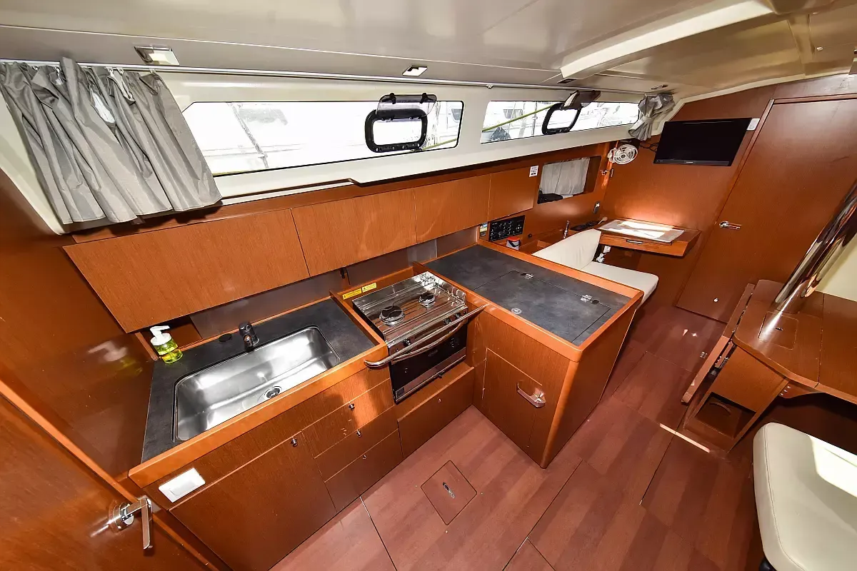 Beneteau Oceanis 41.1 | 4Play