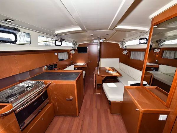 Beneteau Oceanis 41.1 | 4Play