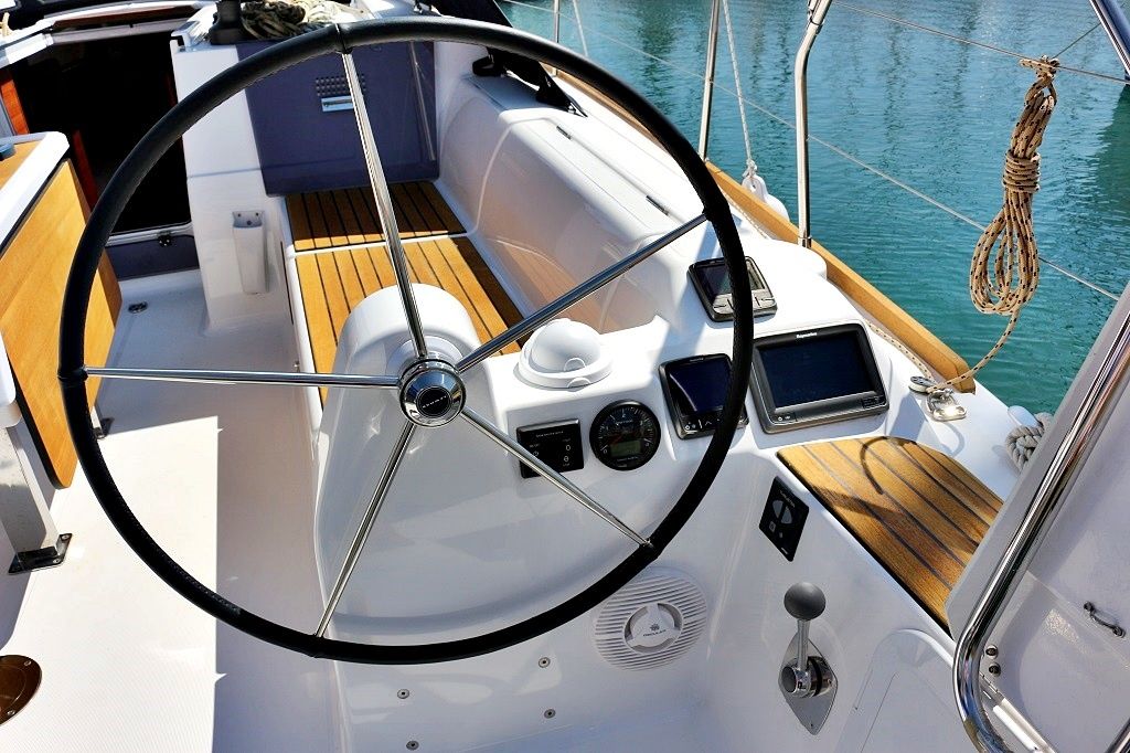 Dufour 382 | Louise