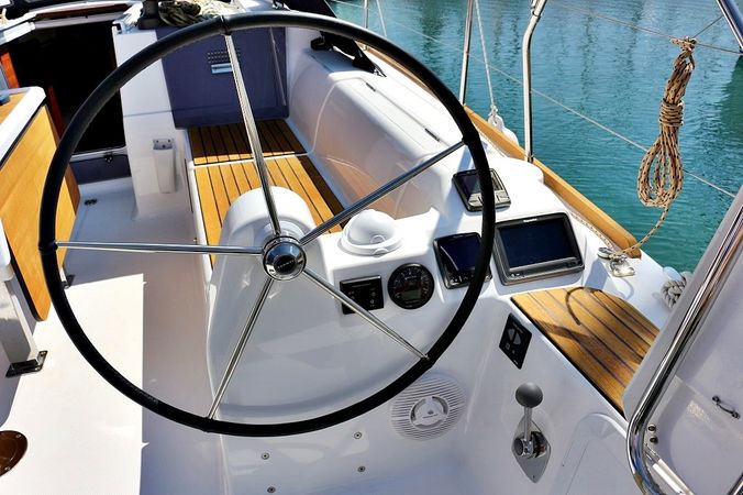 Dufour 382 | Louise