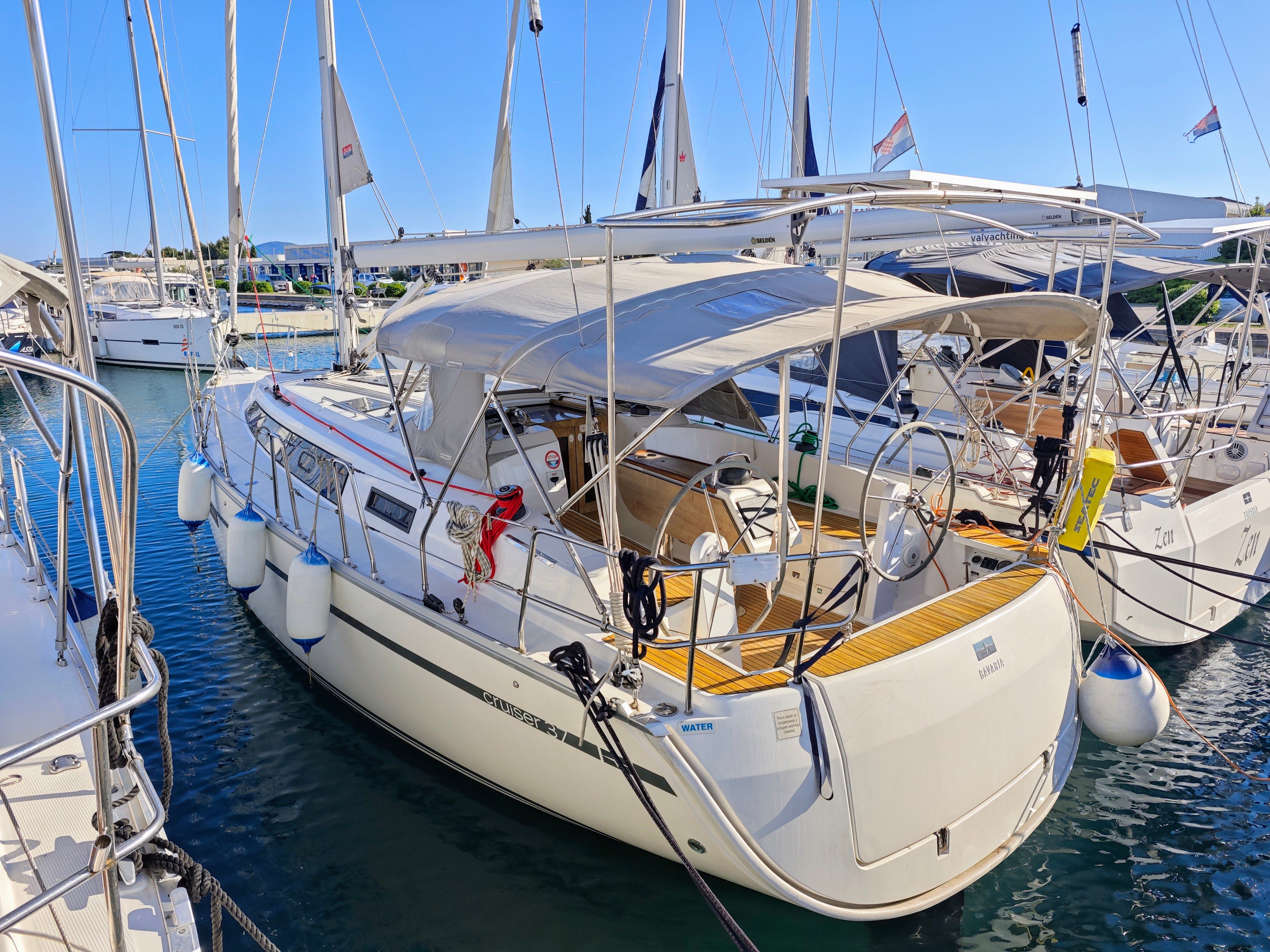 Bavaria Cruiser 37 | Atena