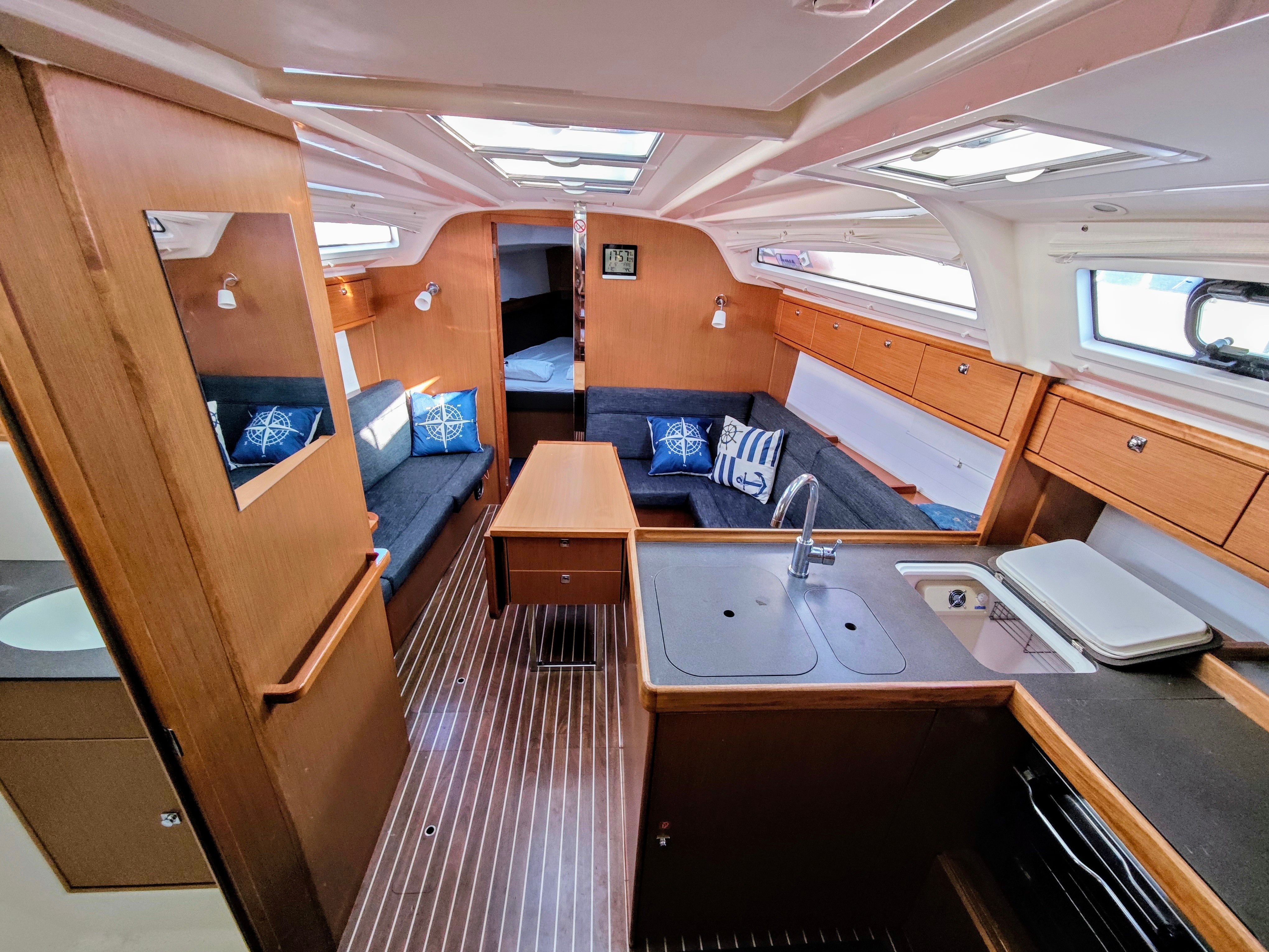 Bavaria Cruiser 37 | Atena