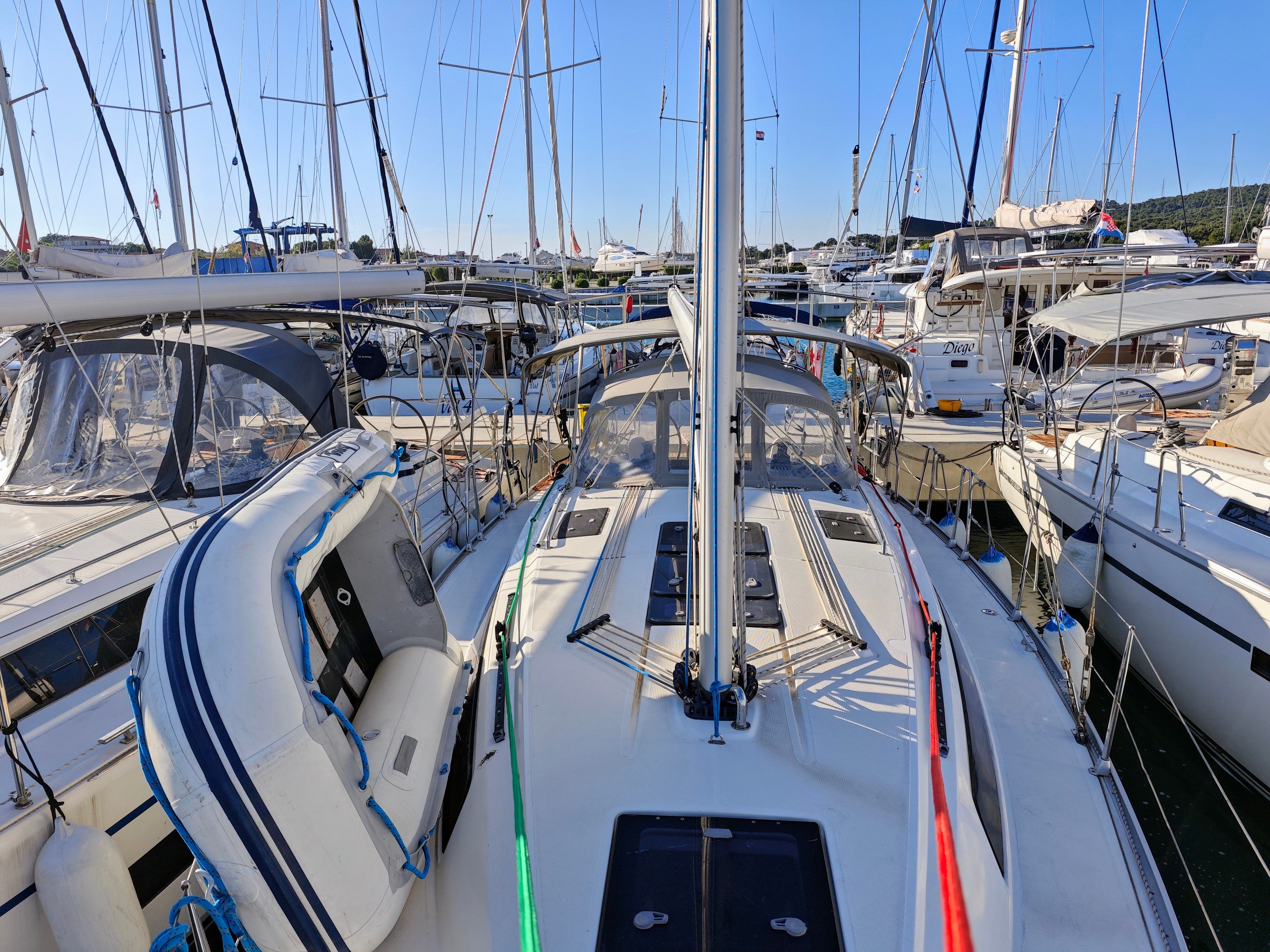 Bavaria Cruiser 37 | Atena