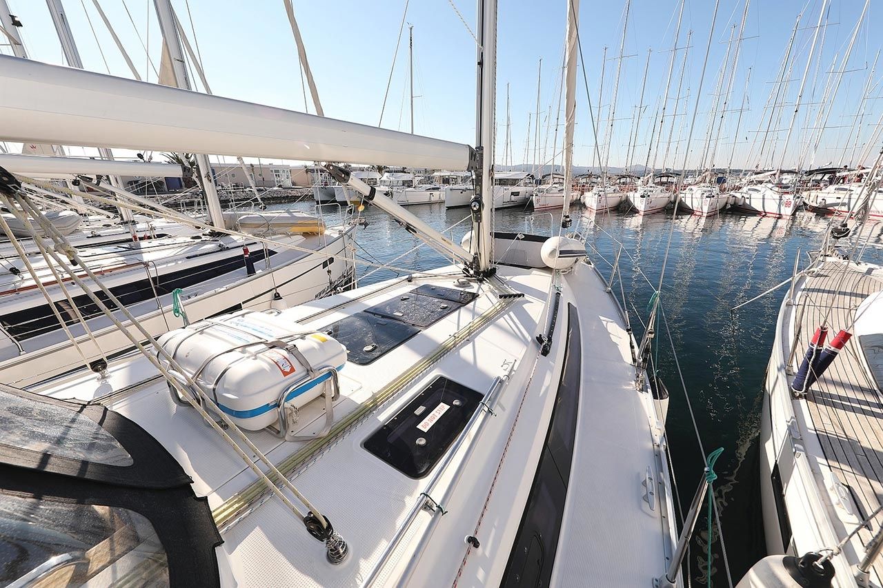 Bavaria Cruiser 37 | Samsara